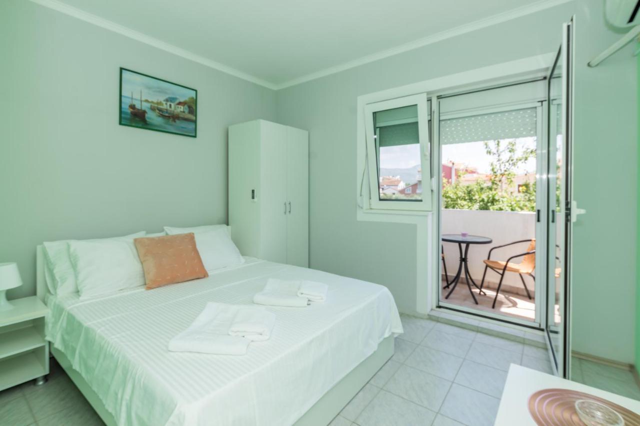 Apartments Dovana Kastela Exterior photo