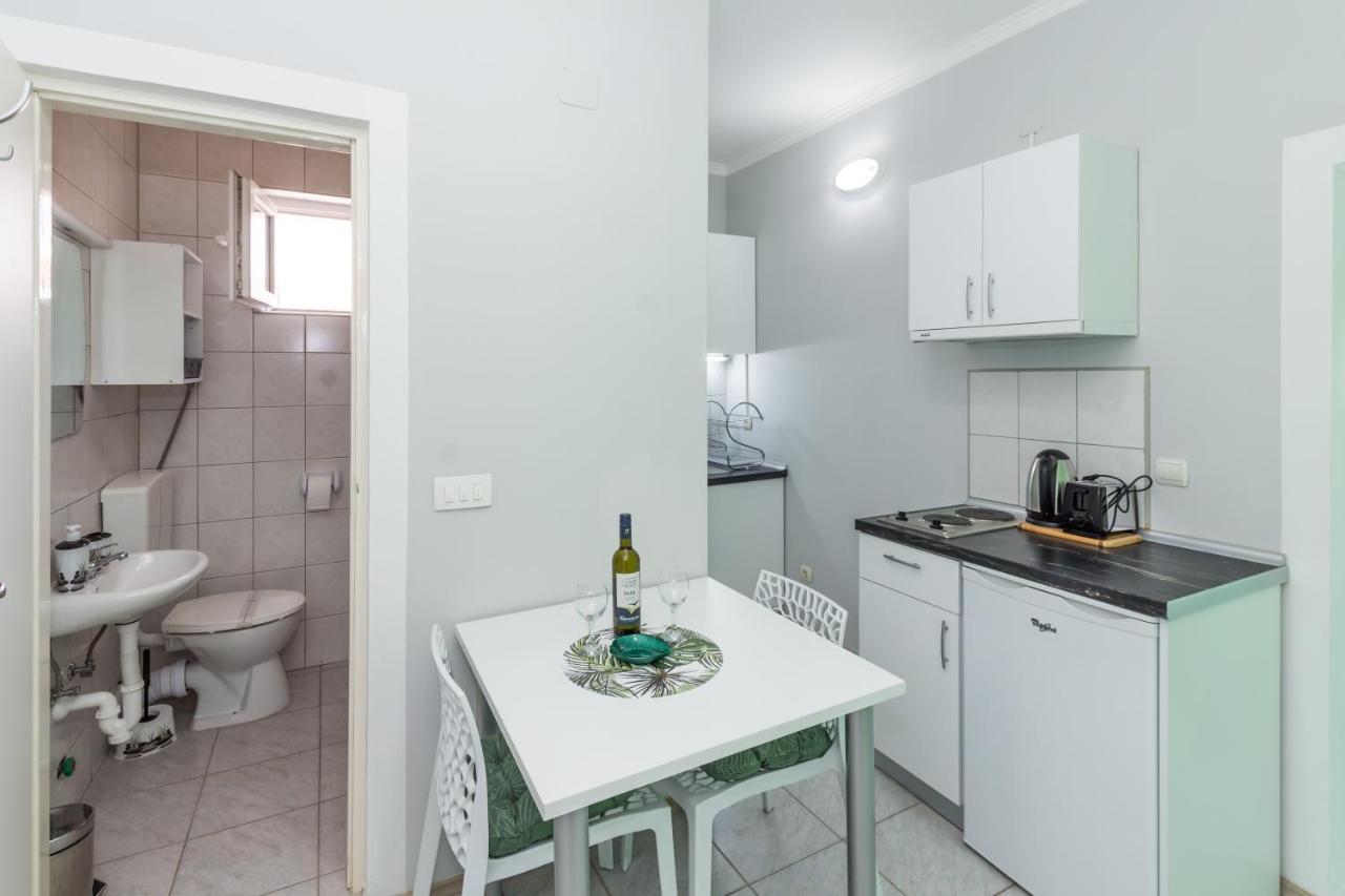 Apartments Dovana Kastela Exterior photo